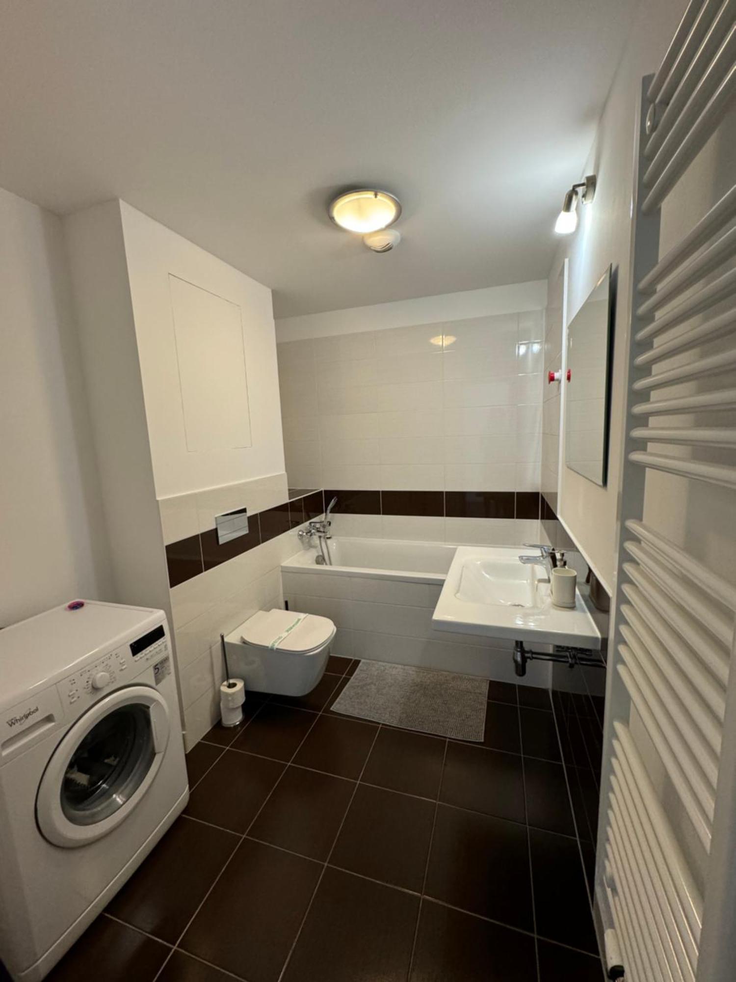 Skau Panorama Family & Business Apartment City View Free Parking ブラチスラヴァ エクステリア 写真